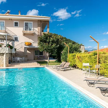 Thea Holiday home
