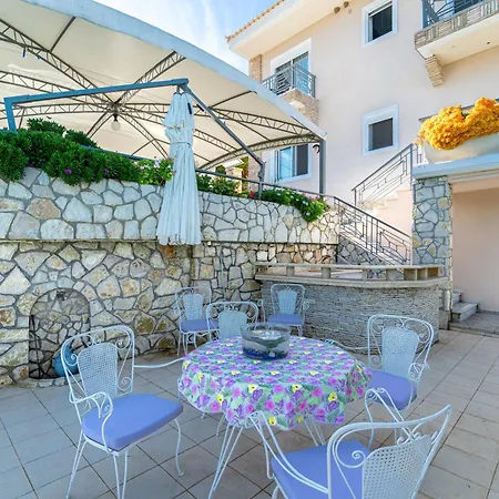 Holiday home Thea 1 Hour And 50 Minutes To Athens Airport *