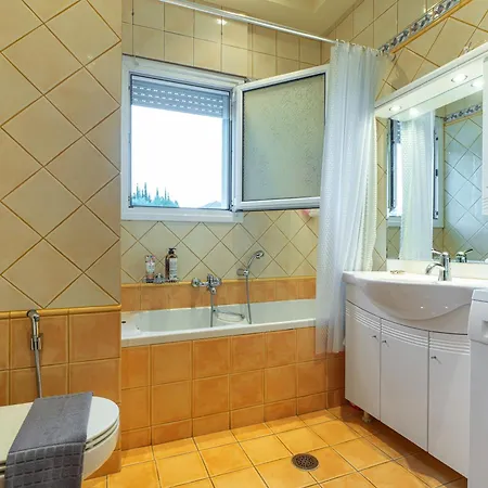 Thea 1 Hour And 50 Minutes To Athens Airport Holiday home Arkitsa