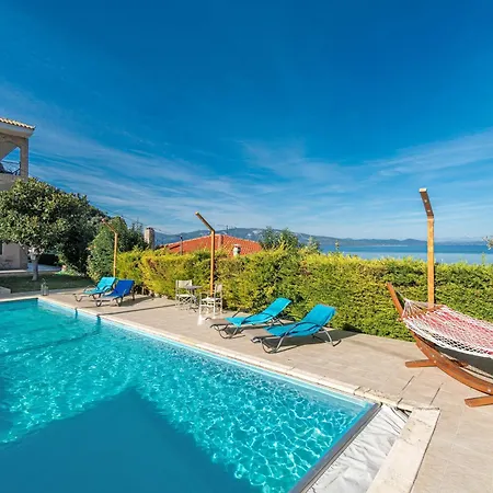 Thea 1 Hour And 50 Minutes To Athens Airport Holiday home Arkitsa