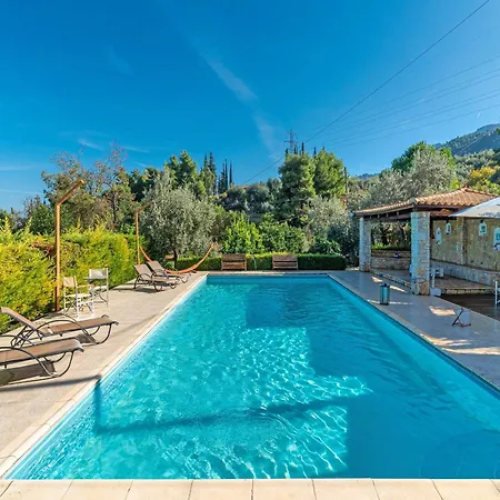 Holiday home Thea 1 Hour And 50 Minutes To Athens Airport *